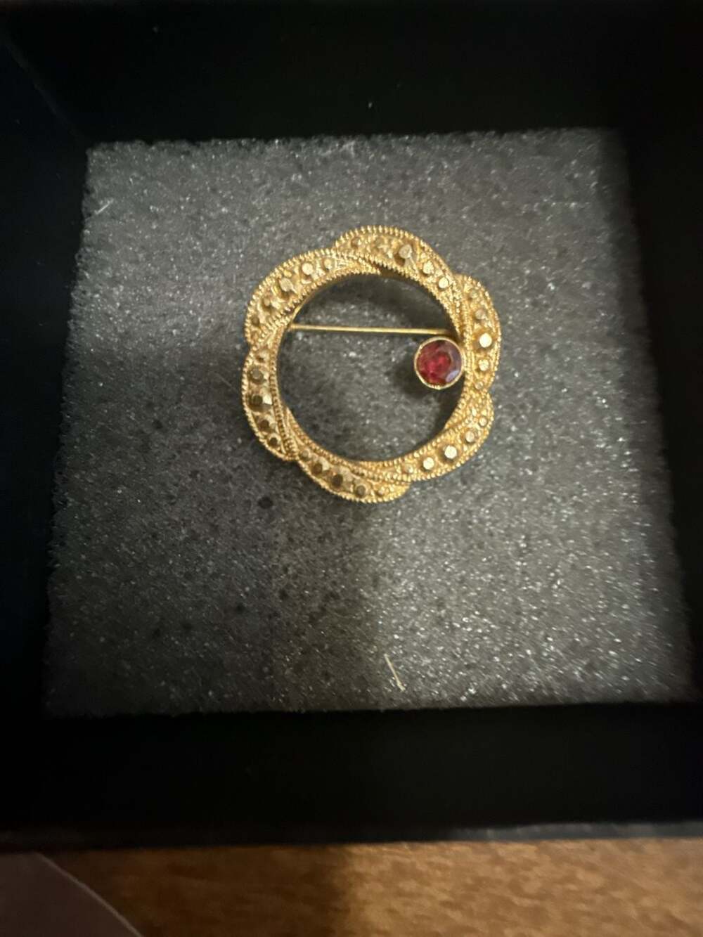 Vintage Gold Tone Circle Brooch With Red Stone
